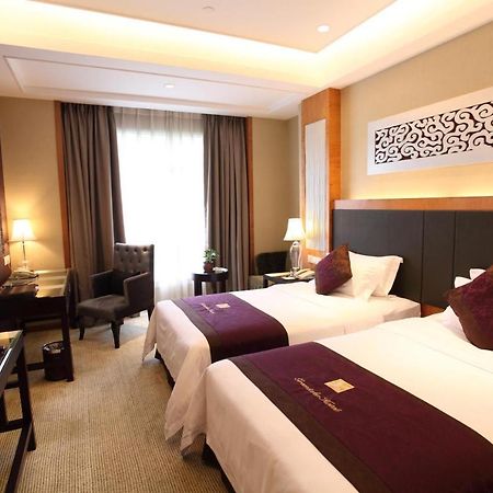 Green Lake Hot Spring Hotel Foshan Exterior photo