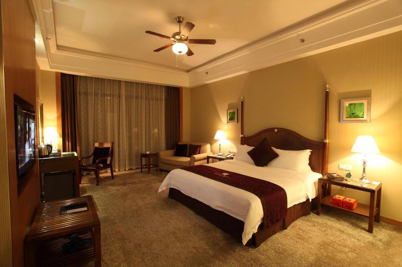Green Lake Hot Spring Hotel Foshan Exterior photo